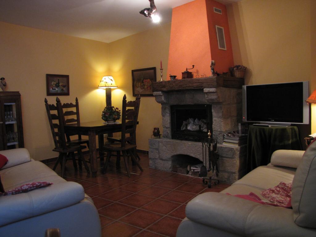 Hostal Rural Huartearena Iza Екстериор снимка