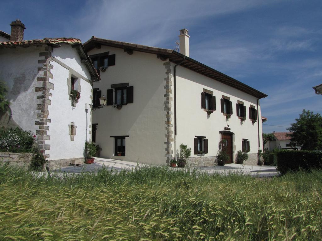 Hostal Rural Huartearena Iza Екстериор снимка